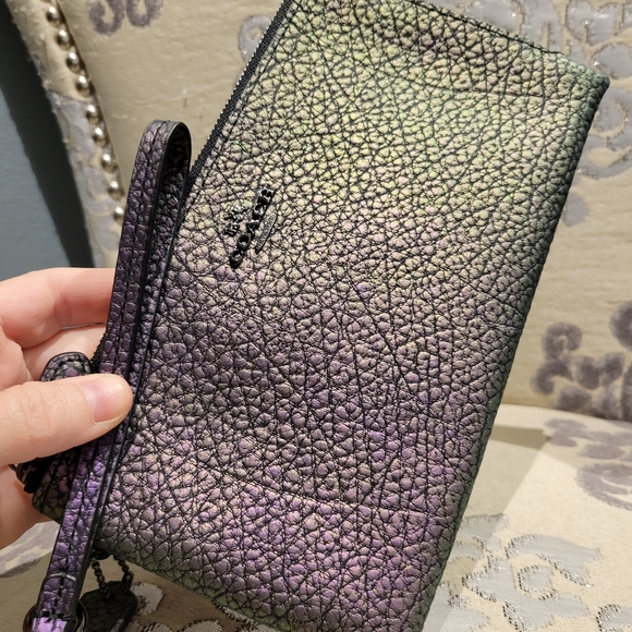 ❤NeW!!❤ COACH HOLOGRAM OILSLICK DOUBLE ZIP LEATHER WRISTLET WALLET - Picture 3 of 15